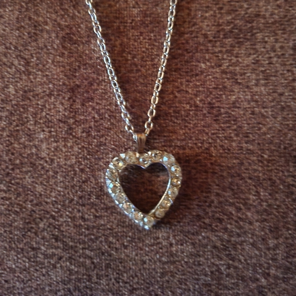 BEAUTIFUL VINTAGE HEART SILVER TONE NECKLACE! ☆☆3FOR$25☆☆